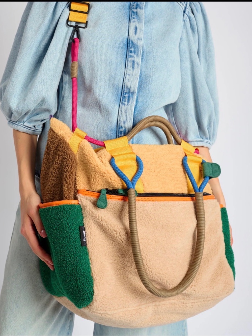 NWT Flower Mountain Weekend Bag in Tan-Multicolor